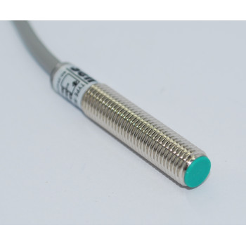 SL08-D02PLA  8mm Düz Kafa 2mm Algılama PNP NO 2mt. Kablolu 