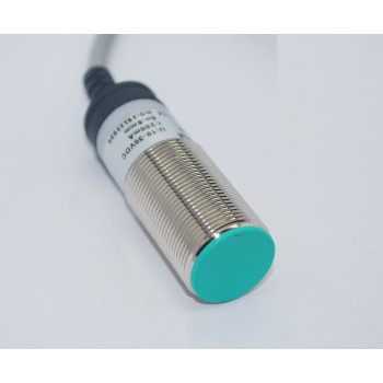 SL18-D08PLA  18mm Düz Kafa 8mm algılama PNP NO 